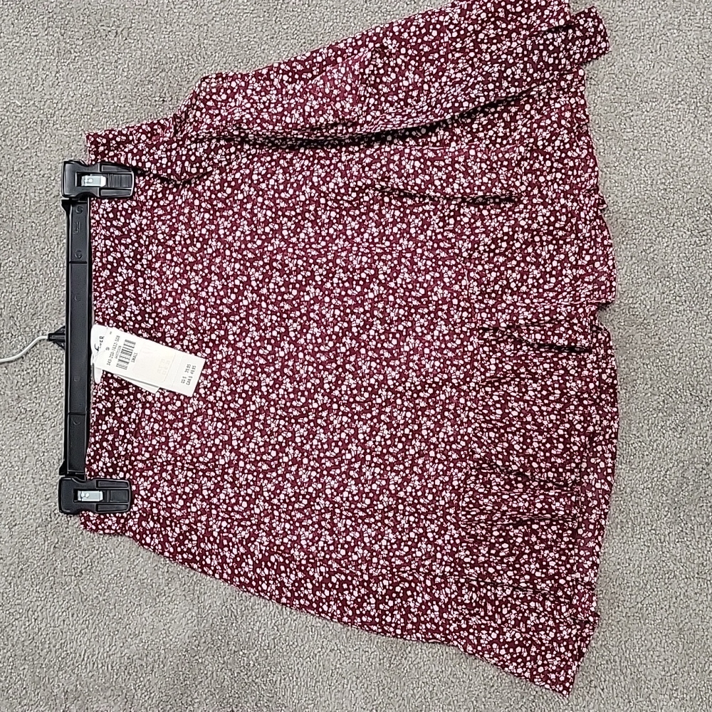 Hollister mini skirt